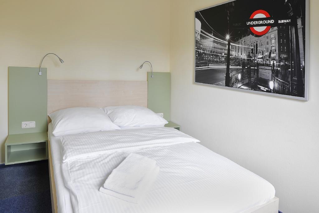 Best Deal Airporthotel Weeze Bagian luar foto