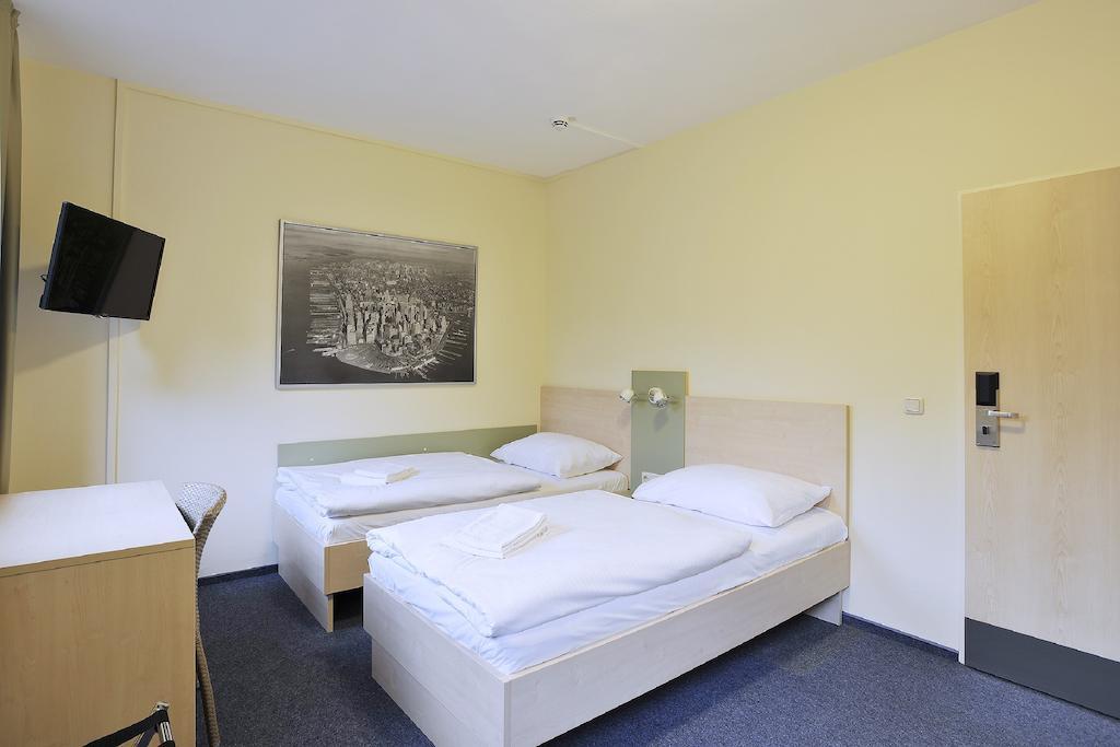 Best Deal Airporthotel Weeze Ruang foto