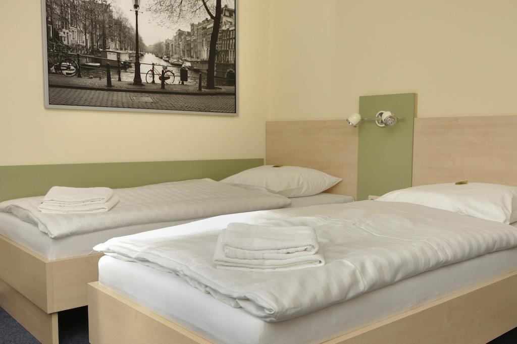 Best Deal Airporthotel Weeze Bagian luar foto