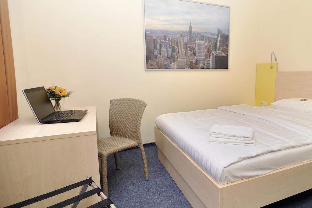 Best Deal Airporthotel Weeze Ruang foto