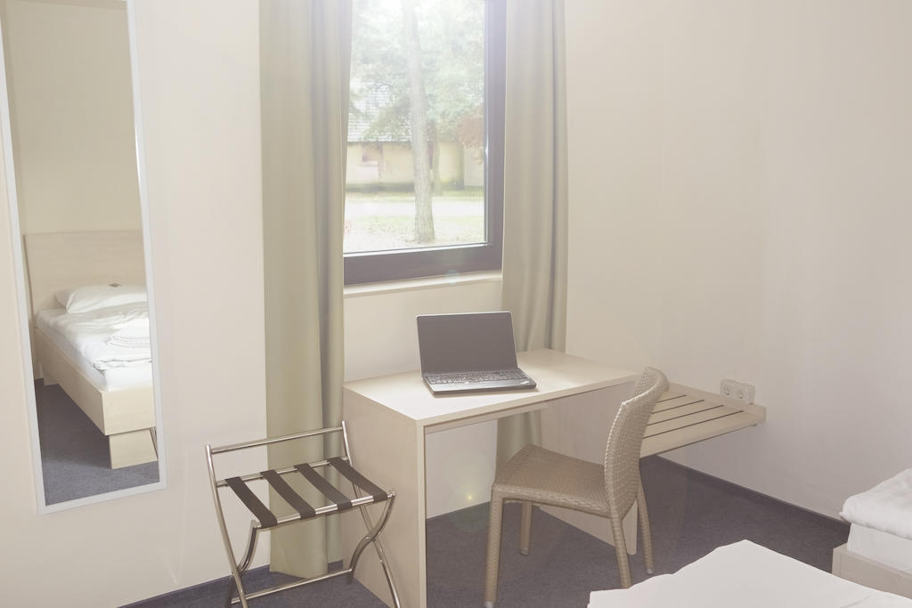 Best Deal Airporthotel Weeze Ruang foto