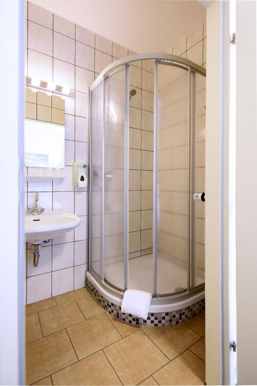 Best Deal Airporthotel Weeze Bagian luar foto